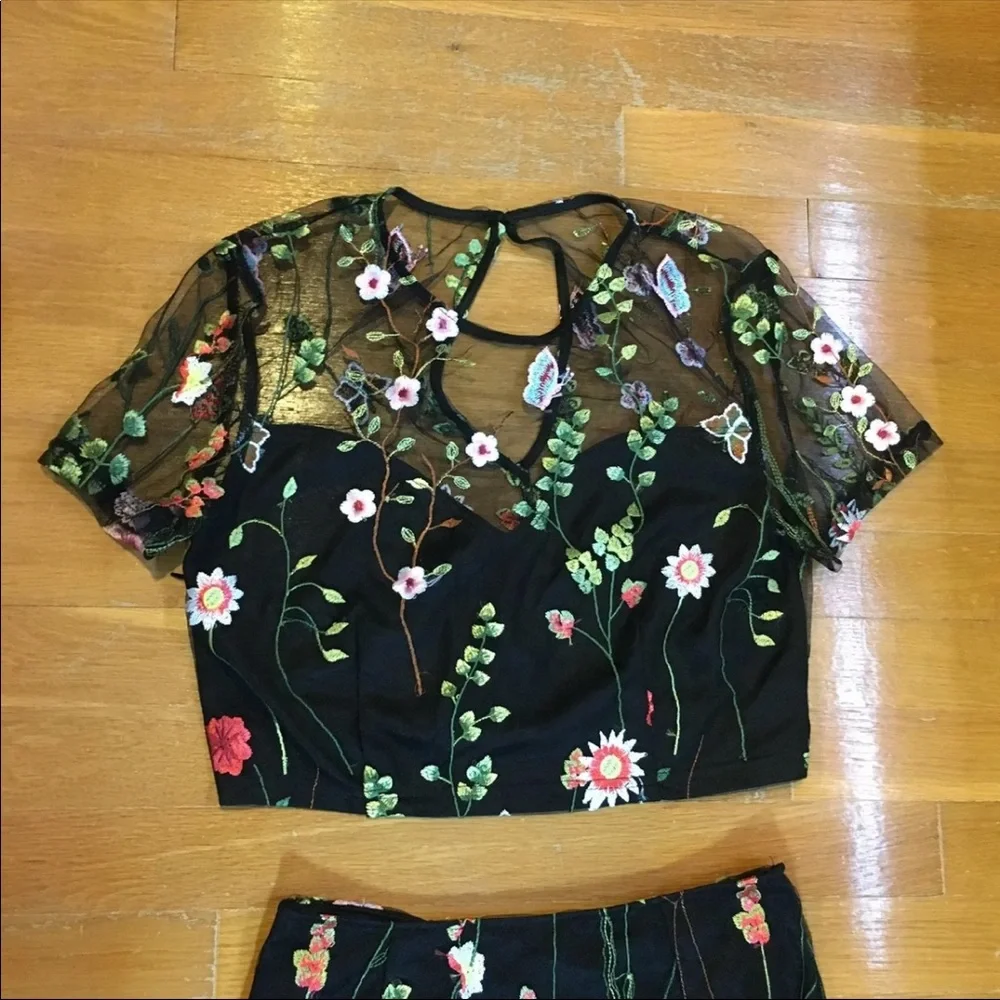 Embroidered Two Piece Set - Picture 2 of 4